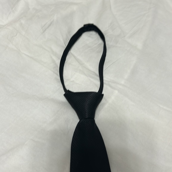 Boys tie in black, zipper adjustable. Preowned great condition. - Picture 2 of 6